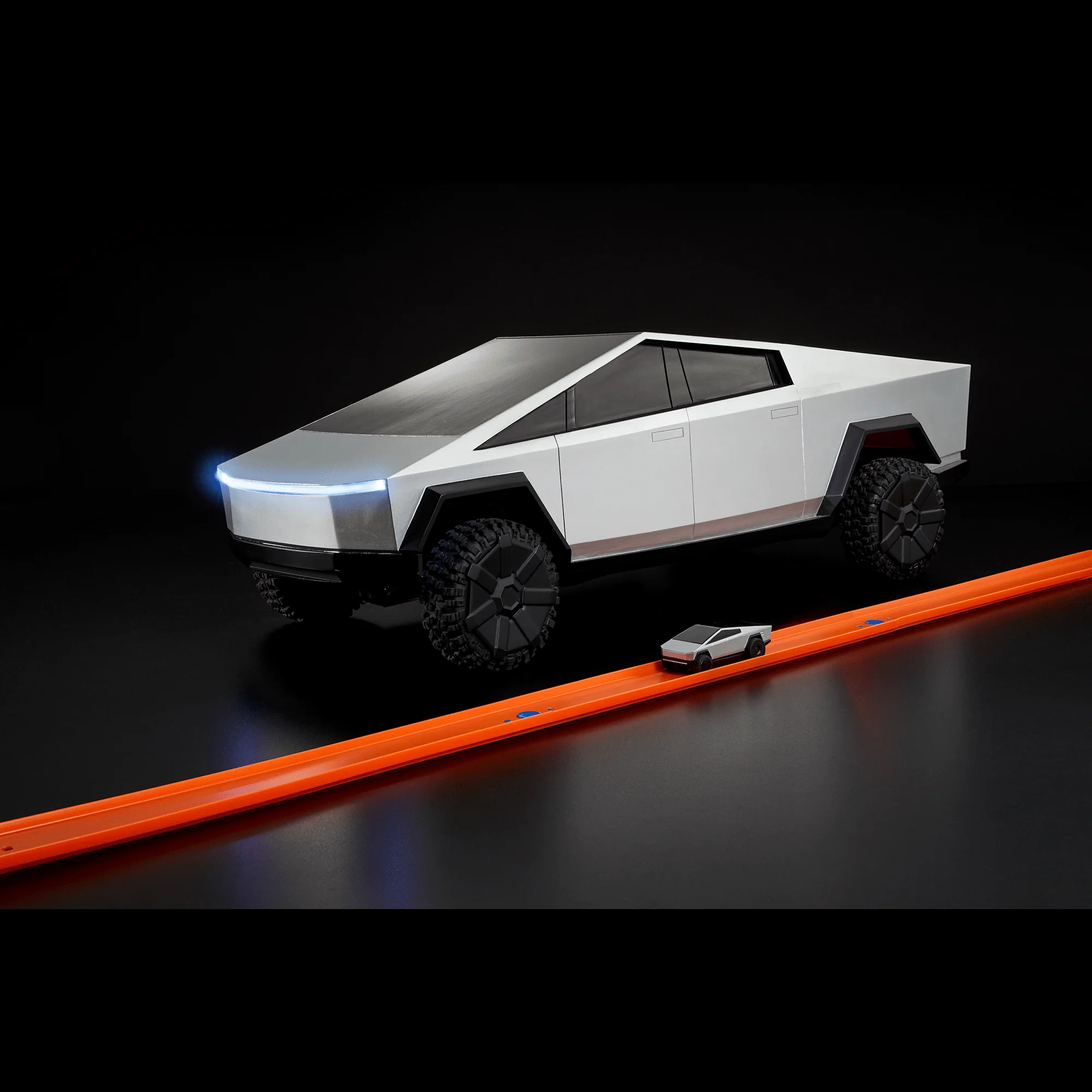 1:64 Hot Wheels R/C Cybertruck - Image 5