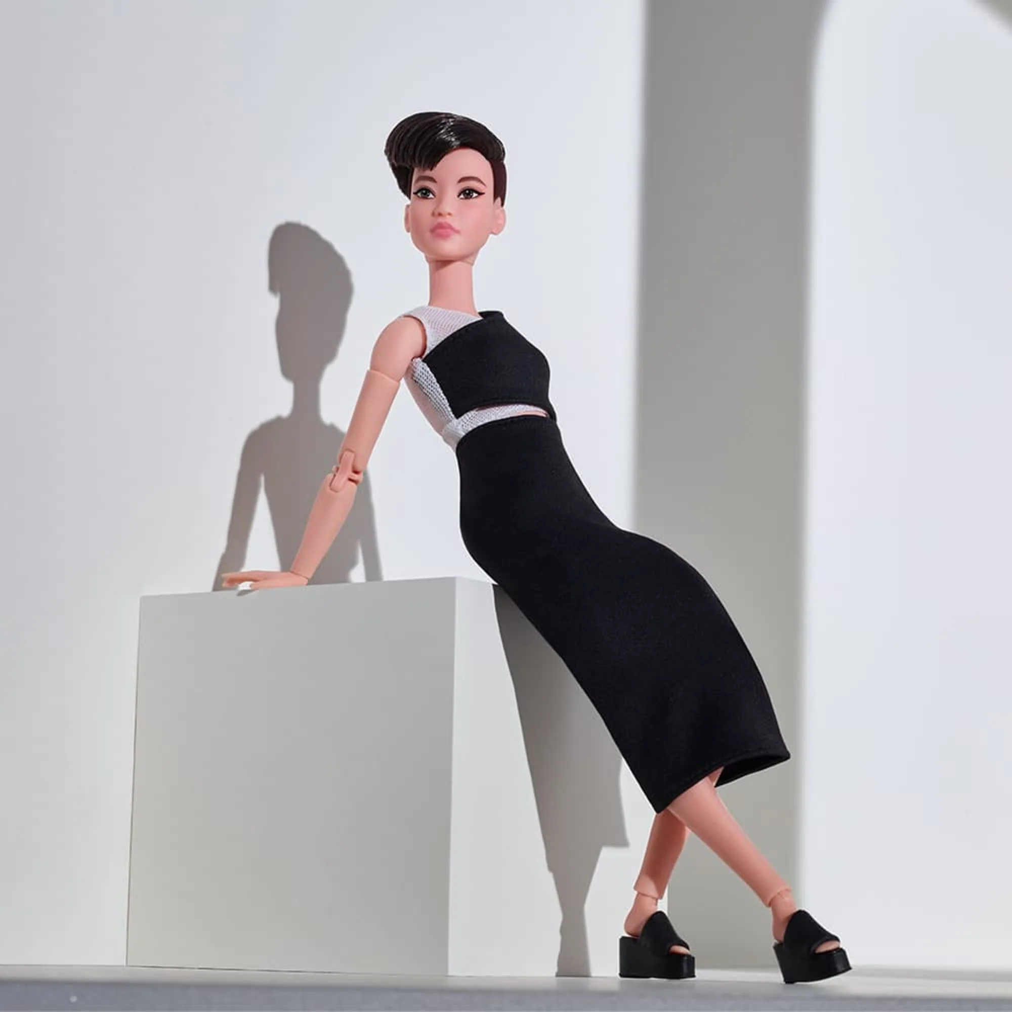Barbie Looks Doll (Petite, Brunette Pixie Cut) - Image 2