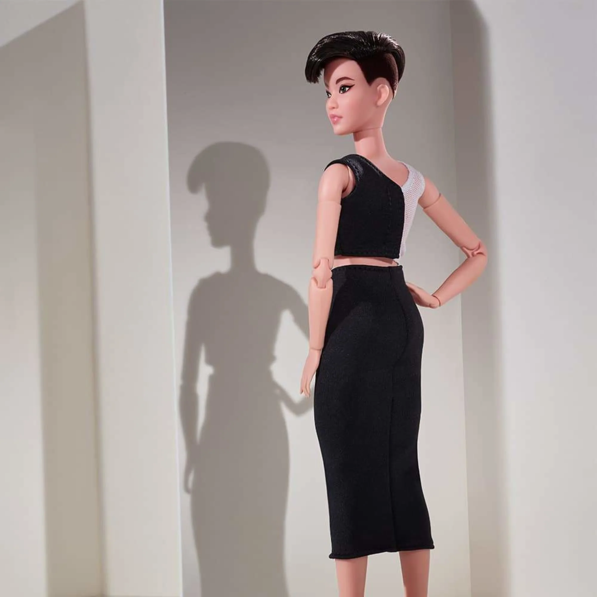 Barbie Looks Doll (Petite, Brunette Pixie Cut) - Image 3