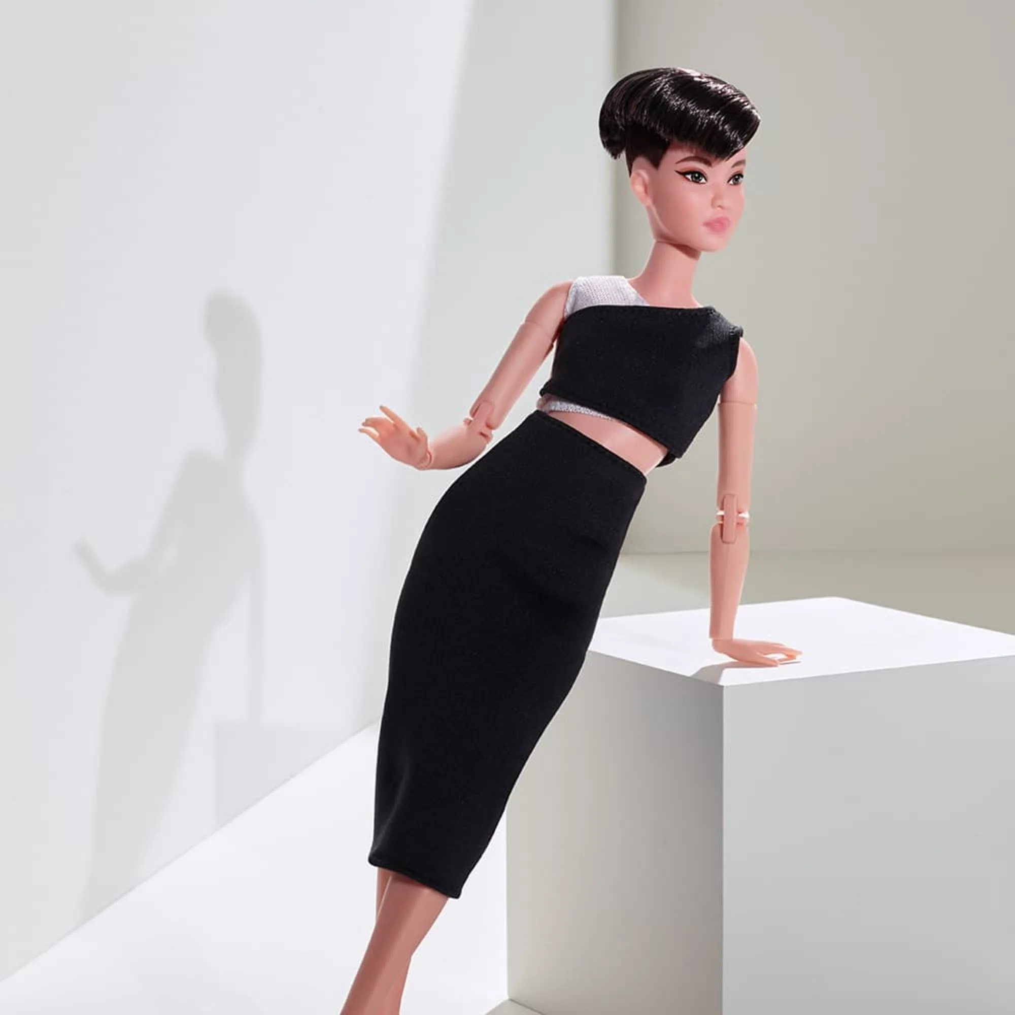 Barbie Looks Doll (Petite, Brunette Pixie Cut) - Image 4