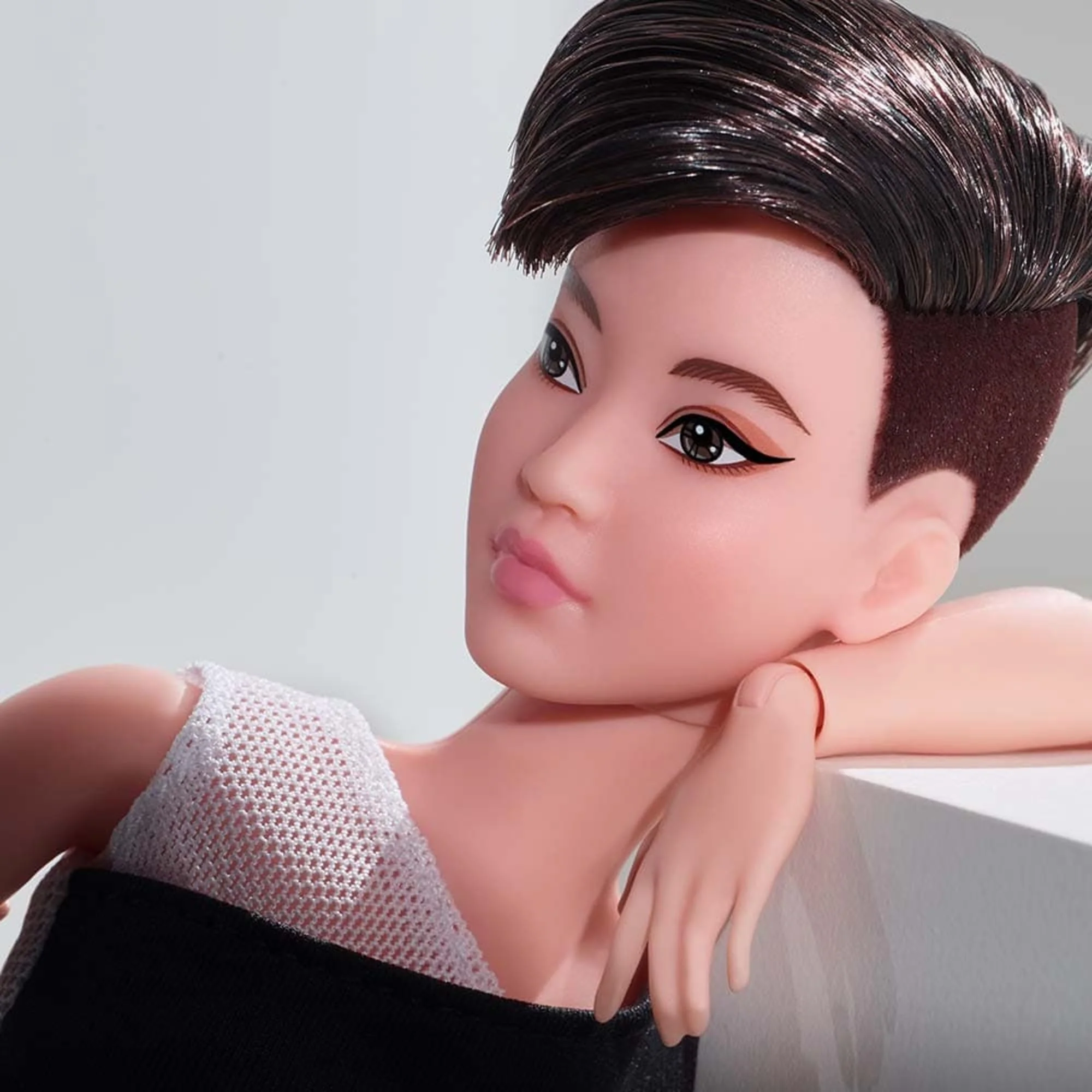 Barbie Looks Doll (Petite, Brunette Pixie Cut) - Image 7