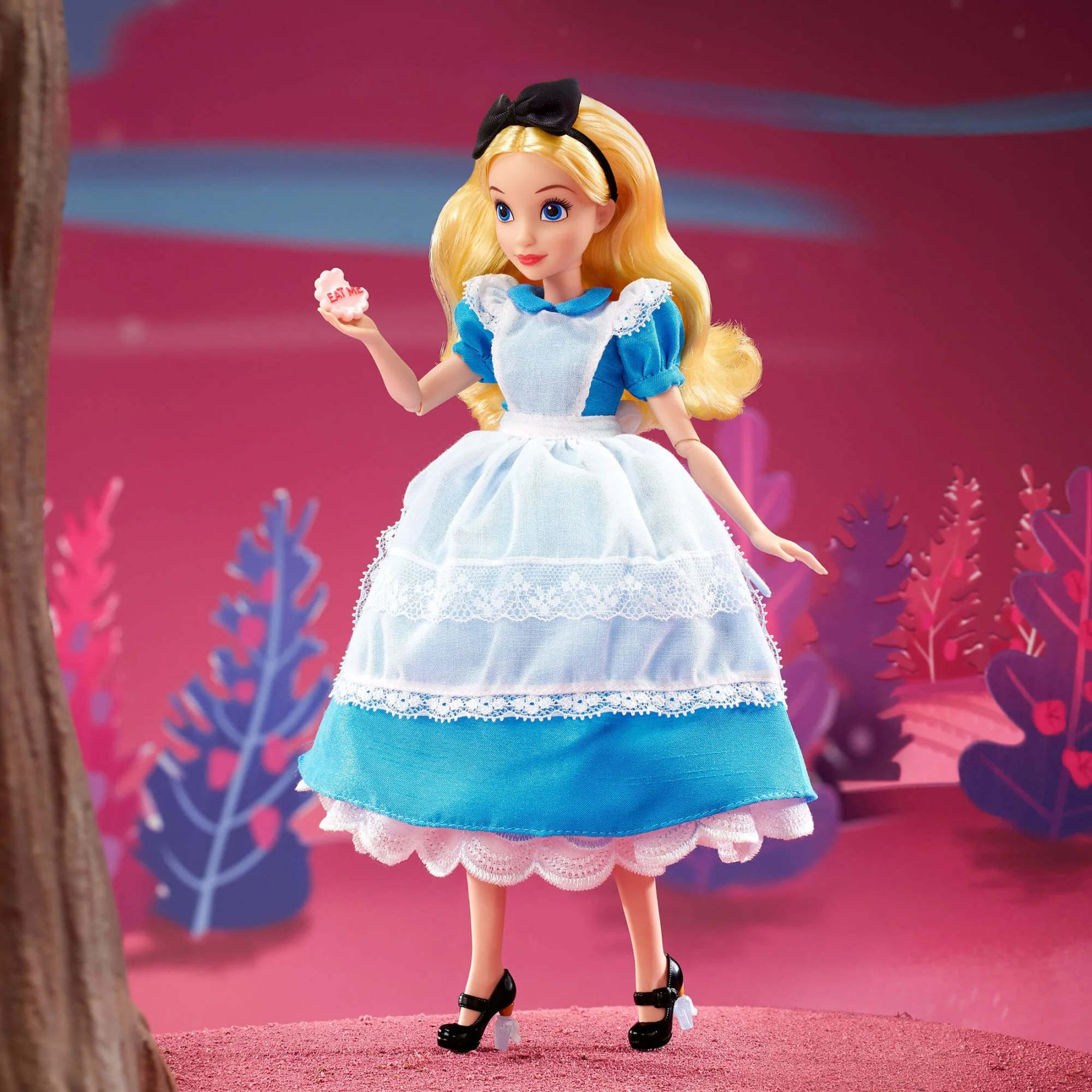 Disney Collector Alice in Wonderland Doll - Image 2