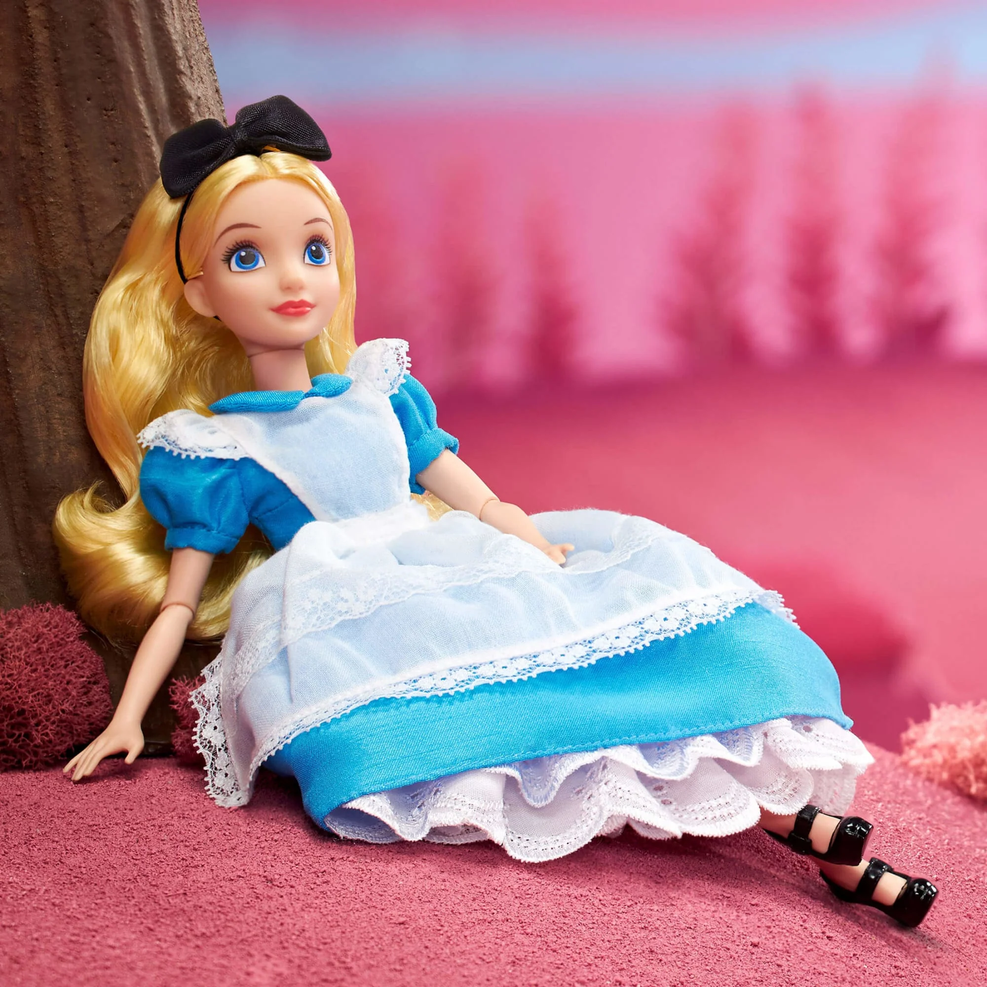 Disney Collector Alice in Wonderland Doll - Image 6
