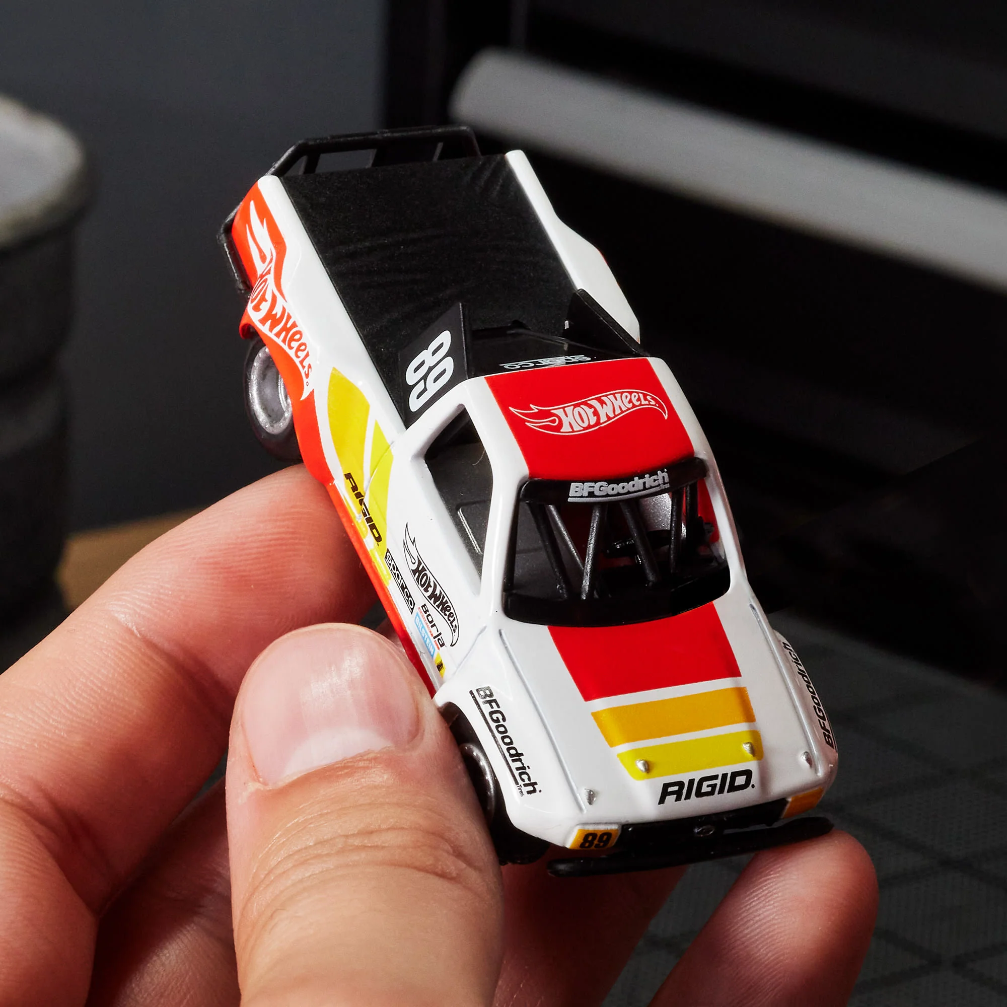 Hot Wheels Elite 64 1989 Toyota HiLux Stadium Truck - Image 16