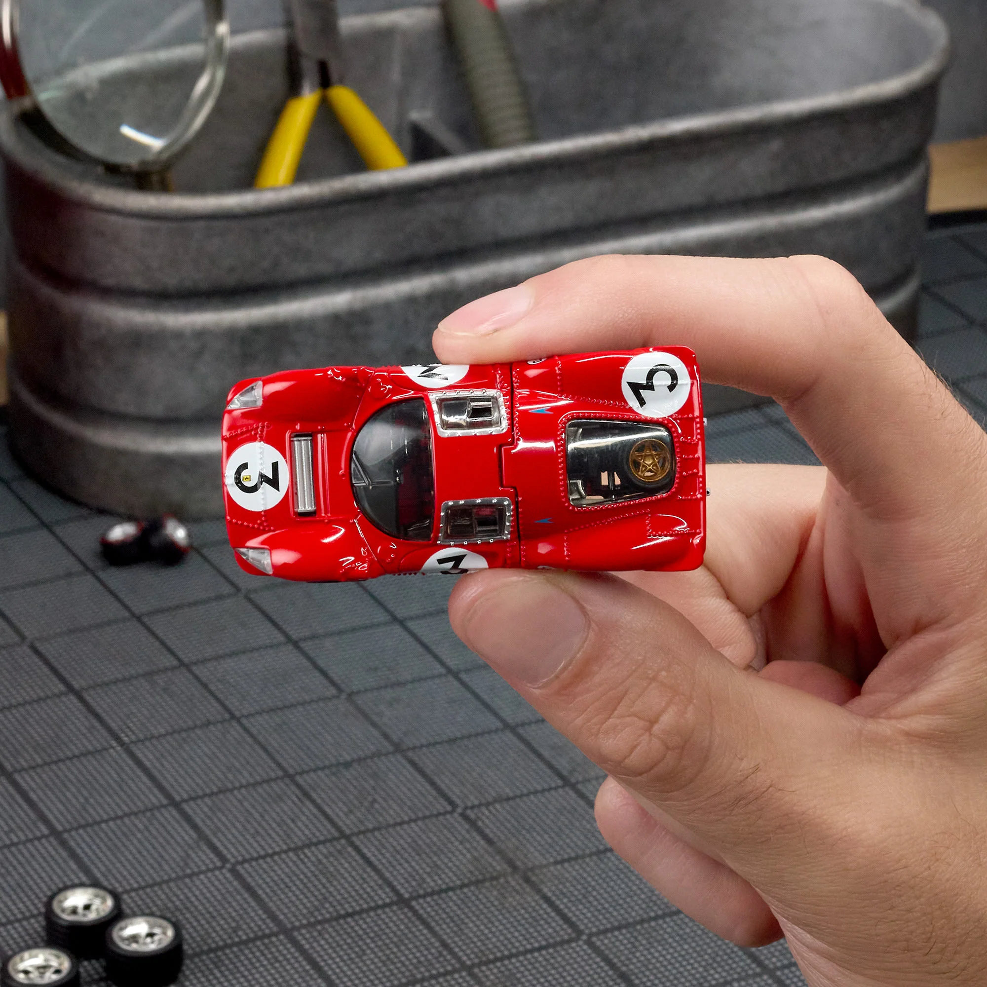 Hot Wheels Elite 64 1967 Ferrari 330 P4 - Image 11