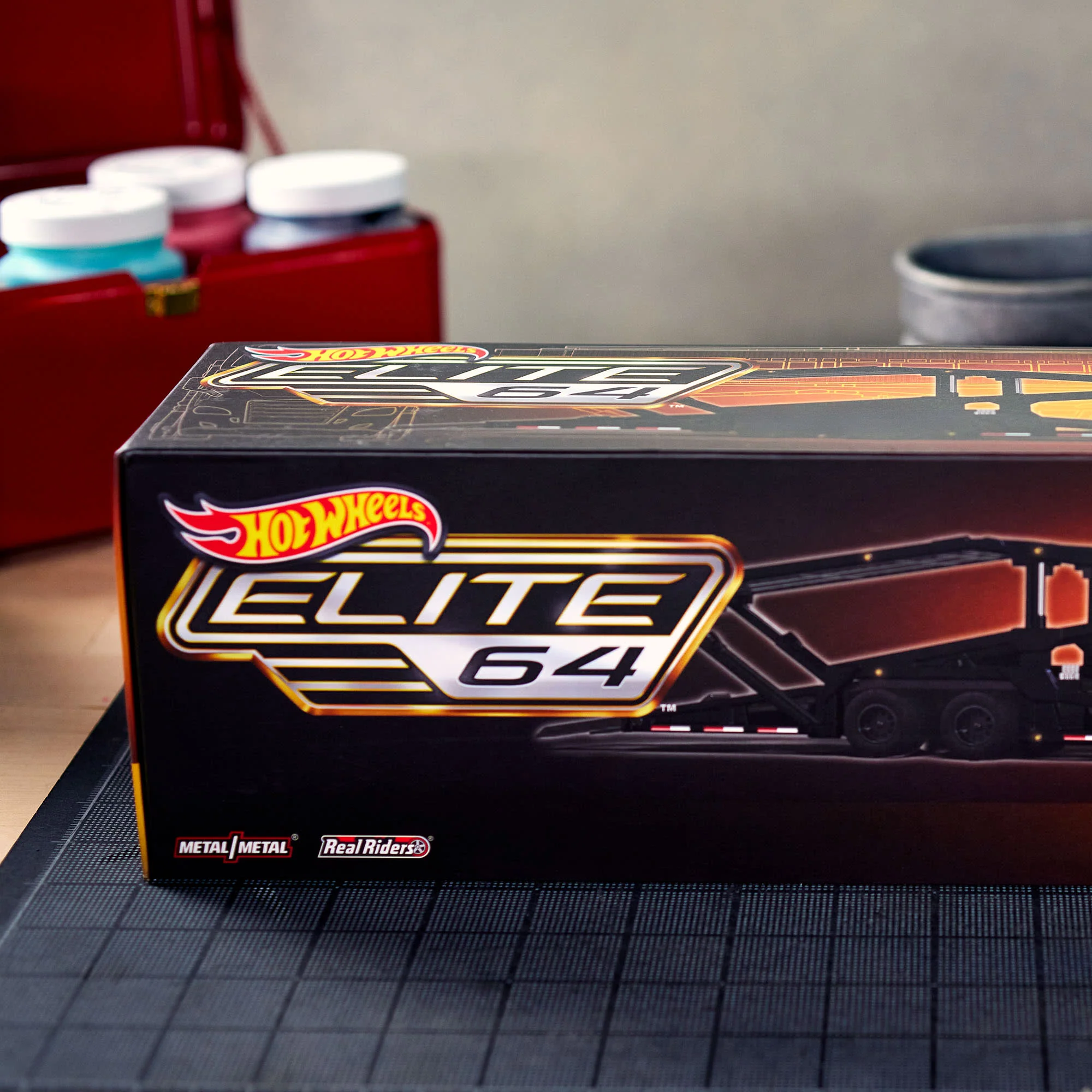 Hot Wheels Elite 64 Freightliner Cascadia - Image 12