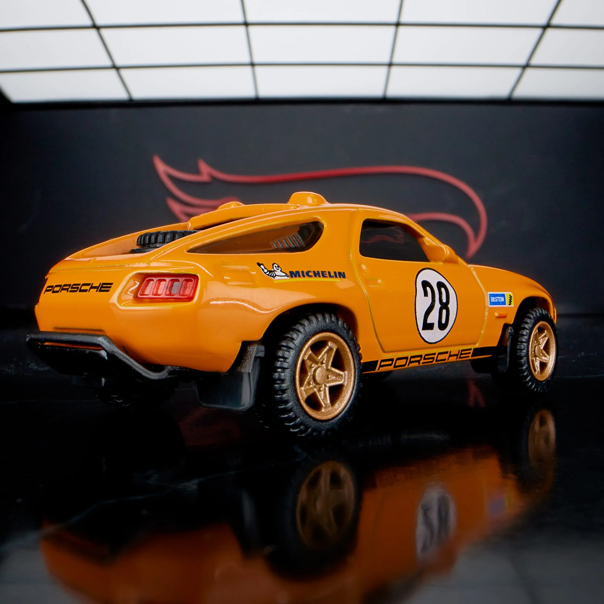 Hot Wheels Elite 64 Porsche 928 Safari - Image 4