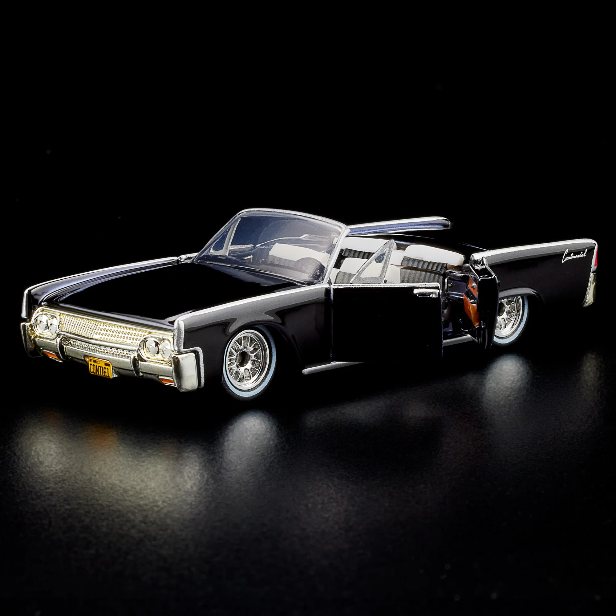 Hot Wheels RLC Exclusive ’61 Lincoln Continental - Image 2