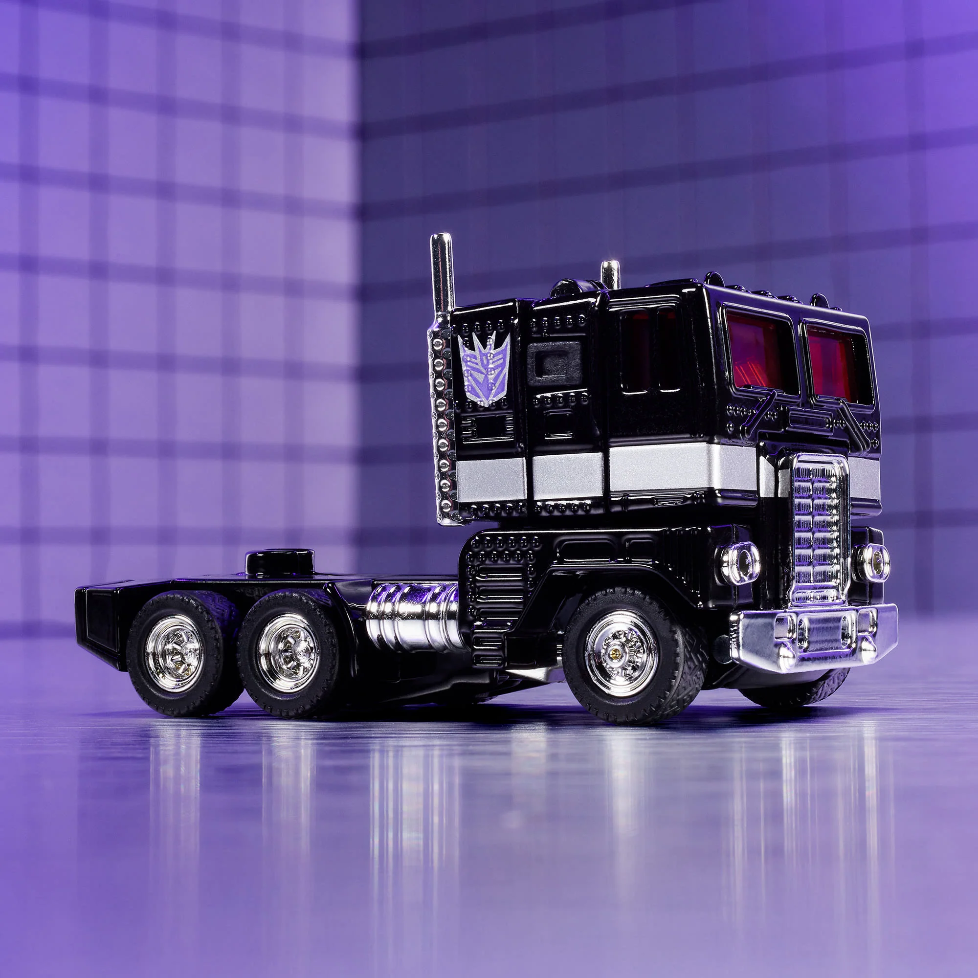 Hot Wheels Transformers Nemesis Prime - Image 4