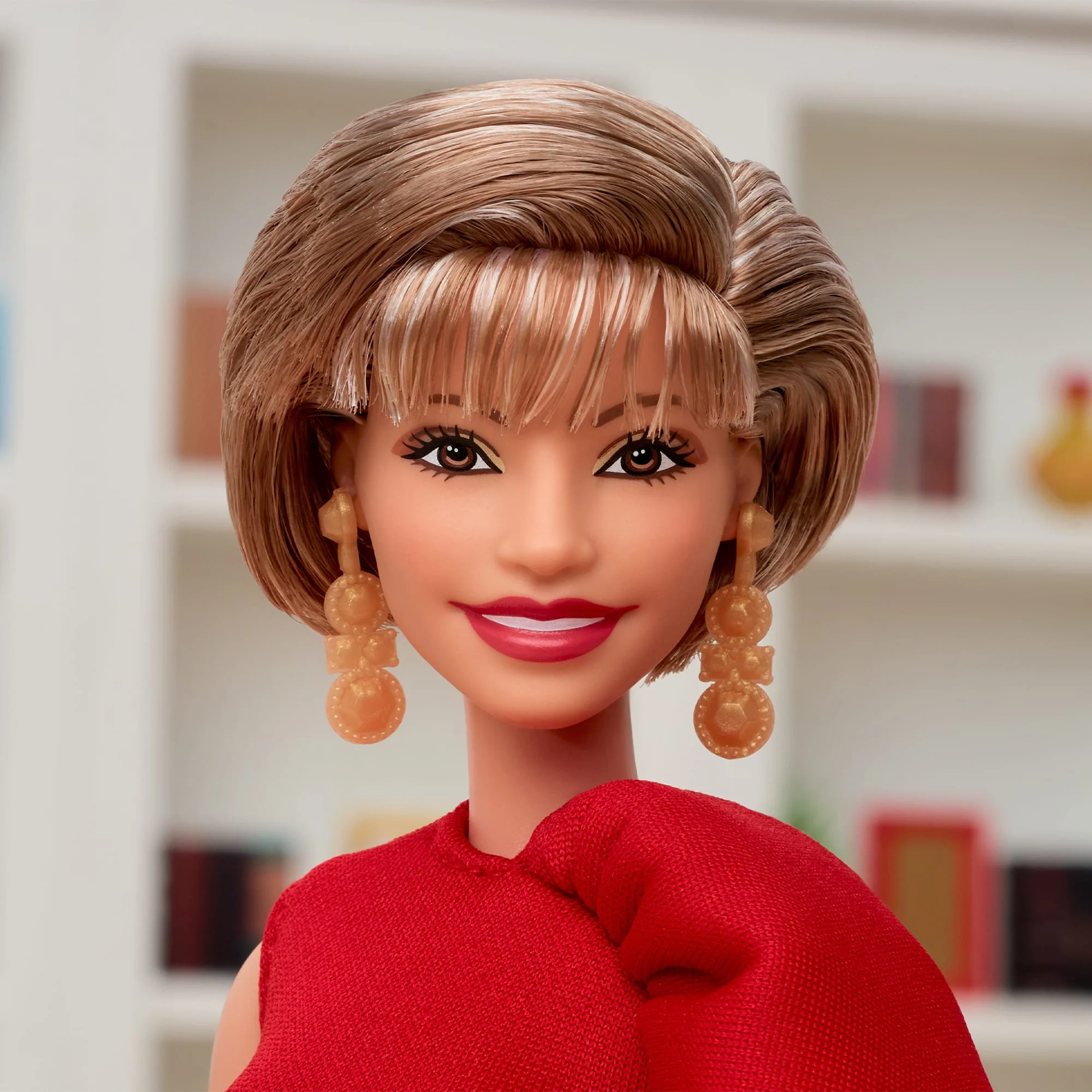 Barbie Inspiring Women Isabel Allende Doll  - Image 4