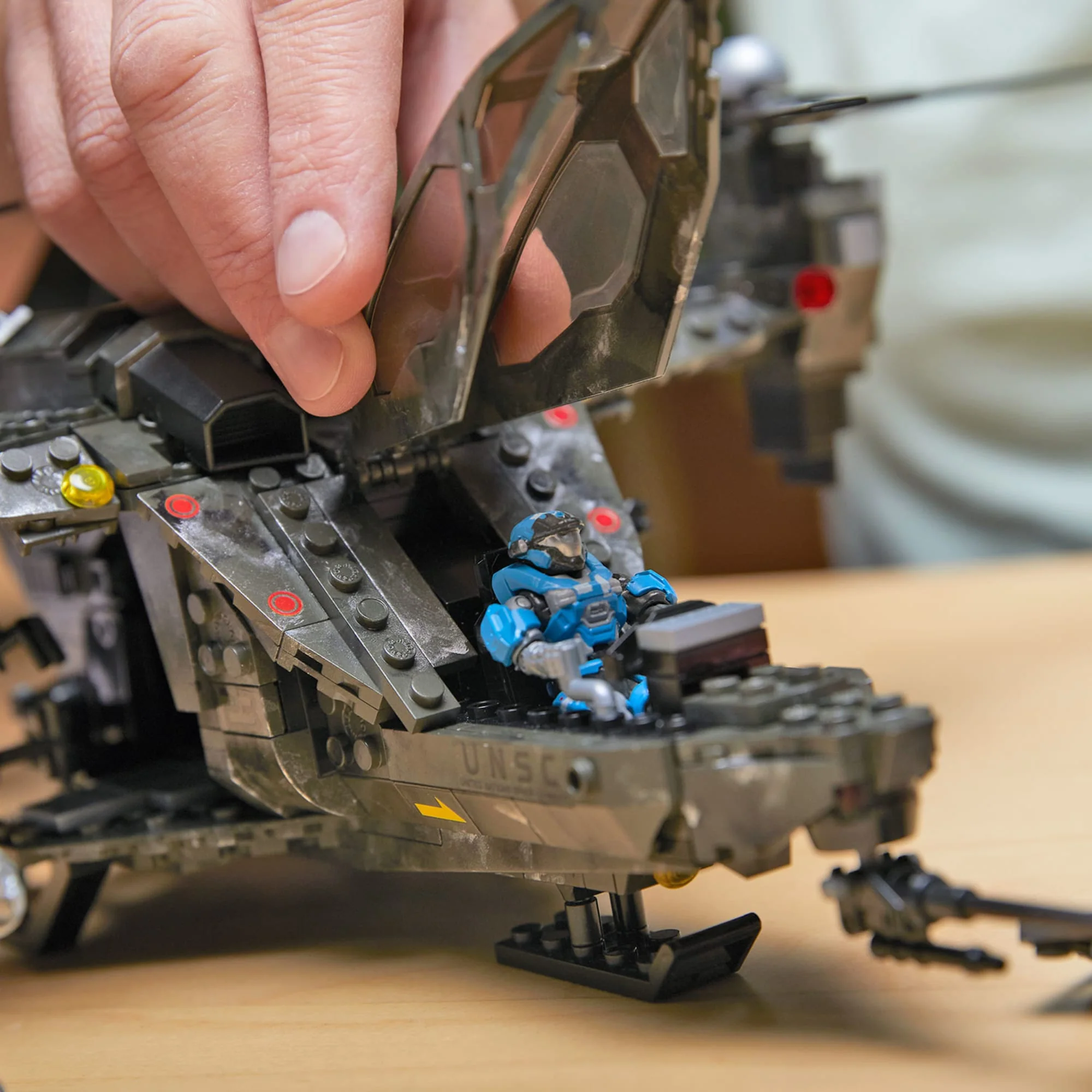 MEGA Halo UNSC Falcon Sweep Building Toy Kit - Image 7