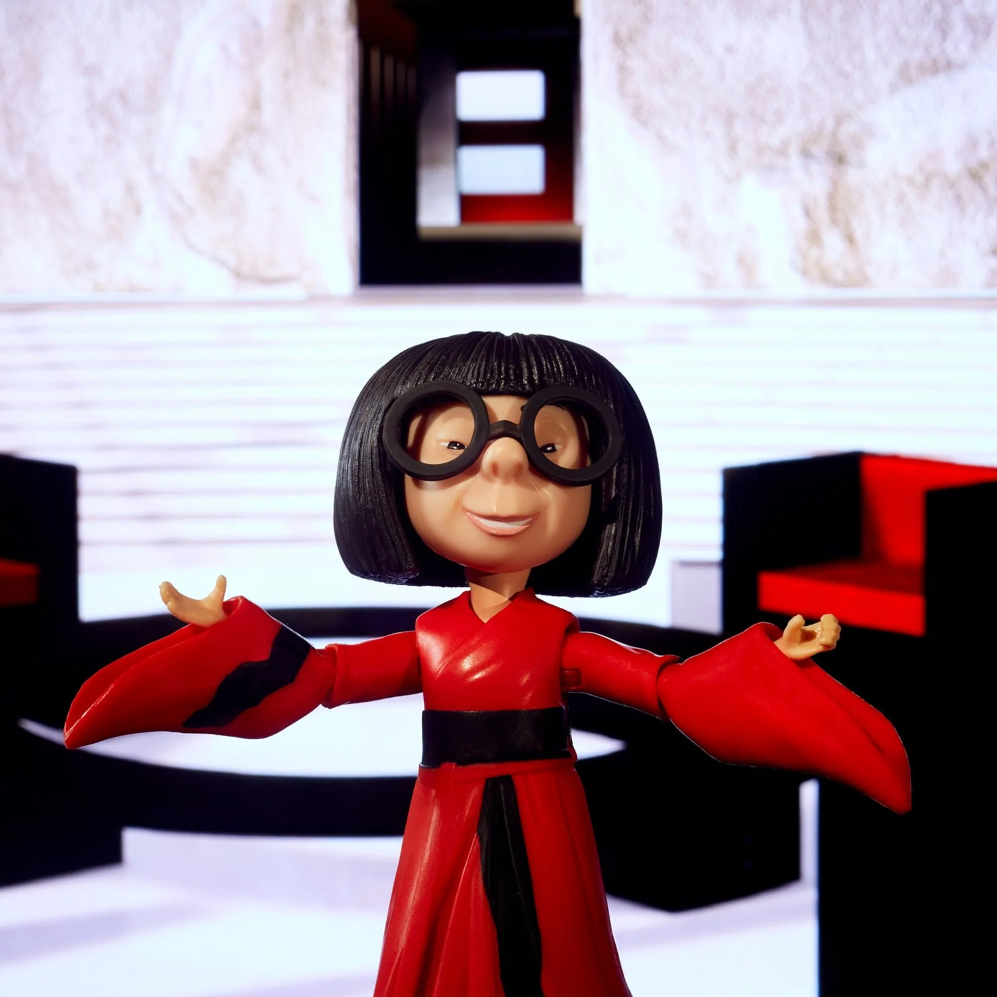 Pixar Spotlight Series Edna Mode Collector Figure The Incredibles - Image 8
