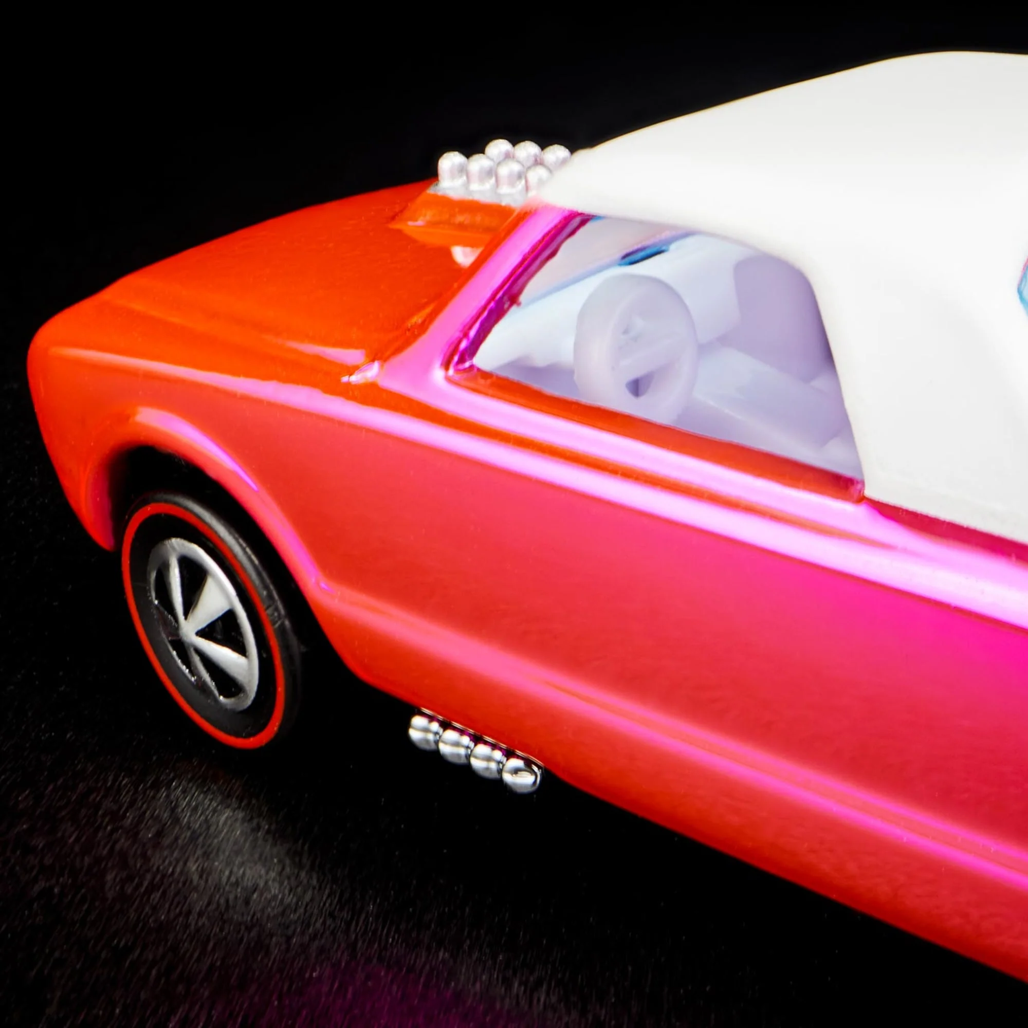 RLC EXCLUSIVE 2022 PINK EDITIONS CUSTOM FLEETSIDE™ - Image 11