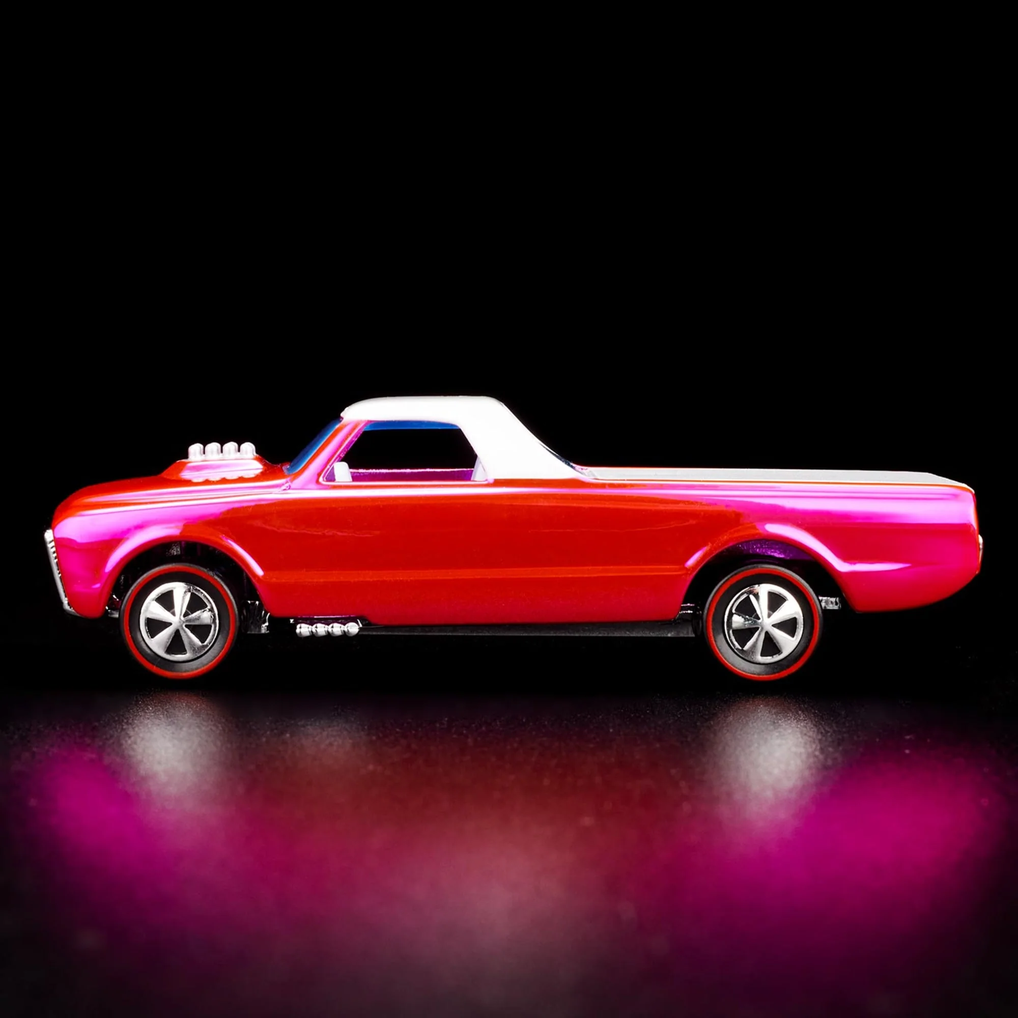 RLC EXCLUSIVE 2022 PINK EDITIONS CUSTOM FLEETSIDE™ - Image 4