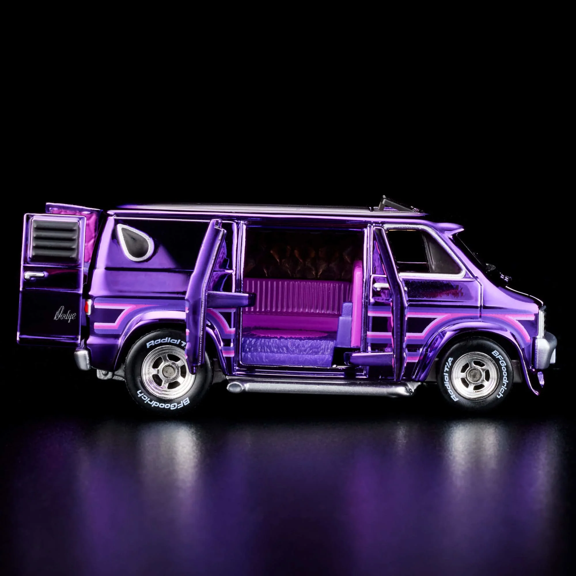 RLC Exclusive ‘70s Dodge Tradesman Van - Image 4