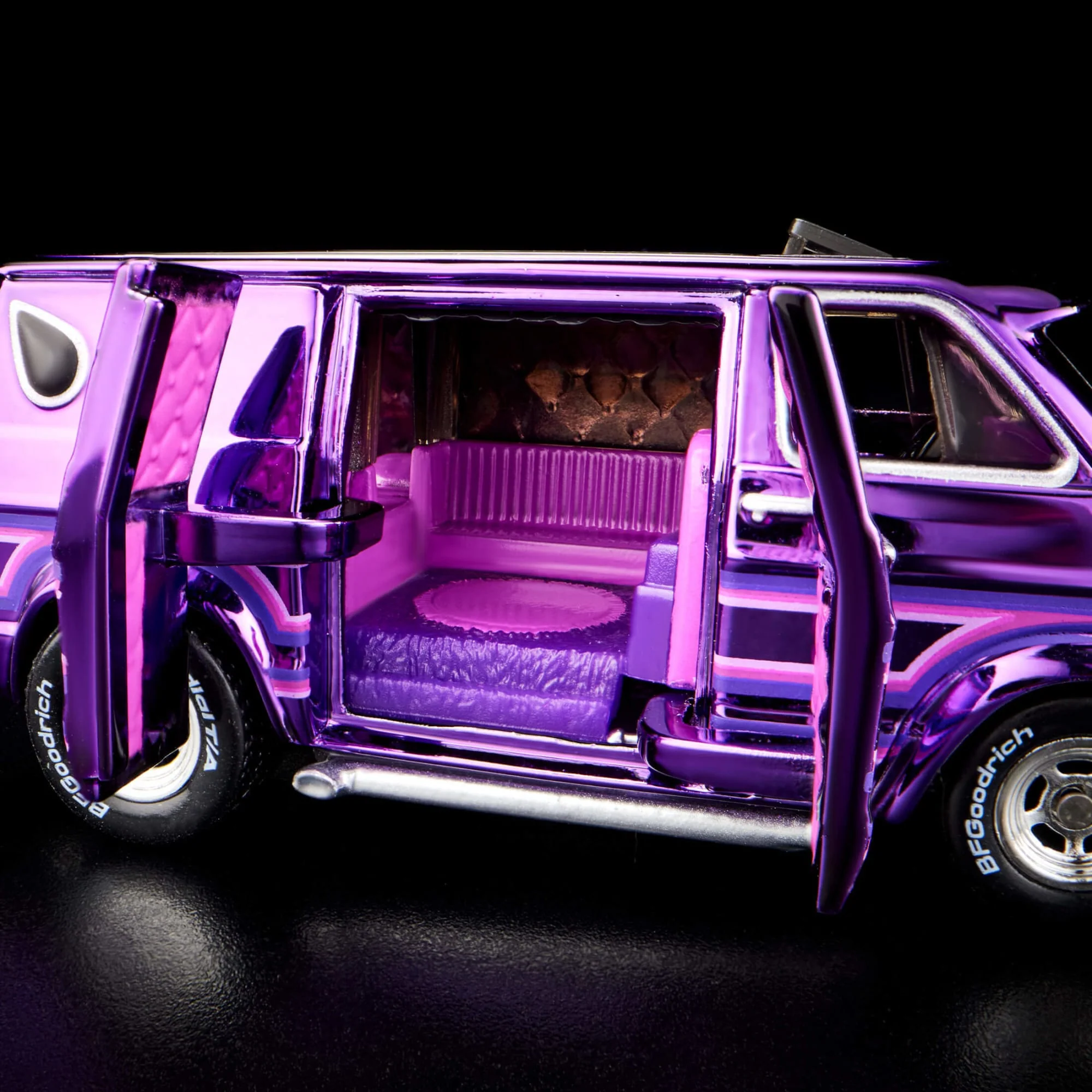 RLC Exclusive ‘70s Dodge Tradesman Van - Image 5